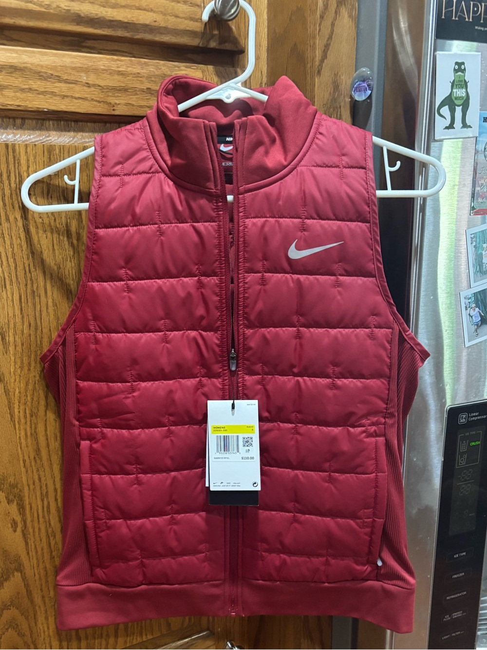 NWT Nike THERMA-FIT Synthetic Fill  Pomegranate Women’s Running Vest Size Small - Picture 2 of 11